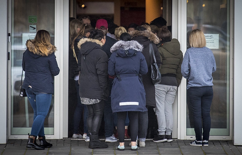 Fjölmennt á félagsfundi VS og röð út úr húsi